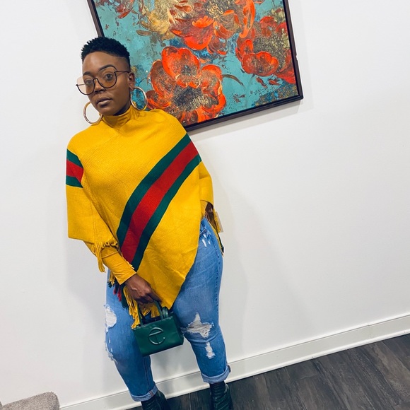 Poncho - Picture 6 of 15